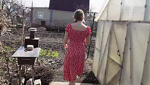 Právě jsem se přestěhoval z města a tvrdě ošukal farmářku! 😜