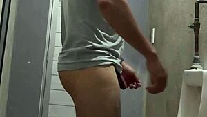 Ik kreeg enorme zin om iemand te bepissen terwijl ik dronken ben