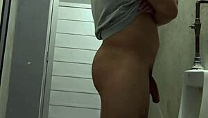 Aku dapat dorongan kuat nak kencing atas orang masa aku mabuk.