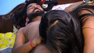 Bhabhi indiană futută tare în cur într-un trio anal hardcore