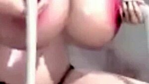 嘿，想看我巨大的哺乳胸部3D POV吗？