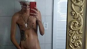 punheta no natal antes da ceia com tatuagem brasileira