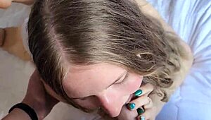 Уау, дребна гореща мацка с идеално дупе е чукана здраво в хотел!