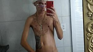 punheta no natal antes da ceia com tatuagem brasileira