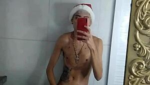 punheta no natal antes da ceia com tatuagem brasileira