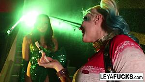 Leya Falcon, la bionda pornostar, scopa con passione la rossa Jayden Cole in lesbo selvaggio