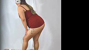 THICK MODEL POSES IN PHOTOSHOOT WITH TATTOOS