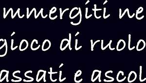 Hey, tunduk sama gue di roleplay femdom Italia di universitas dengan duduk muka dan jilat kaki. Gue nyonya lo sekarang, jadi taati setiap perintah!