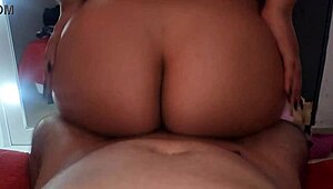 Wah, cewek montok payudara gede suka hisap kontol dan ngentot keras. Gerak seksi bikin ketagihan!