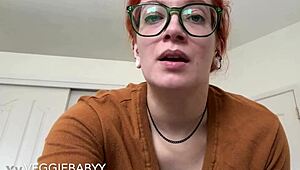 Простатен преглед се превръща в унизително фута чукане с огромен фейшъл! Виж Veggiebabyy Manyvids 😱