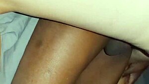 Bystig rödhårig PAWG rider BBC hårt för djup fitte-creampie