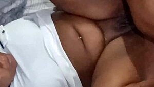 Man, she’s gemendo e gozando while getting pounded in the ass!