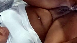 Man, she’s gemendo e gozando while getting pounded in the ass!