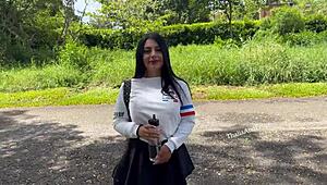 الفتاة الكولومبية الجامعية تخون صديقها البعيد بسهولة في دوجي ستايل هاواتي؟