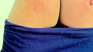 hey misslili, how does that muli feel in your big beautiful asshole?