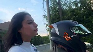 क्या यह कोलंबियन कॉलेज गर्ल आसानी से अपने लॉन्ग-डिस्टेंस बॉयफ्रेंड से धोखा देती है एमेच्योर डॉगीस्टाइल के साथ?