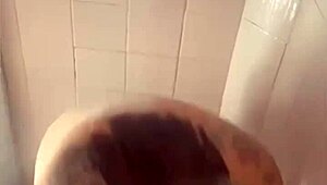 i flash my body in the bath as an exhibitionist