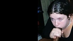 Gömbölyű fiatal 18+ hölgy szakértően szopja a nagy faszt hatalmas arcra