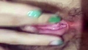 safadinha se masturbando sozinha