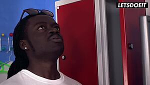 Hej Eveline Dellai, připravená na obří černý čurák v tvrdém anále?