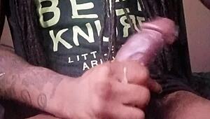 Fiquei com tesão e engoli pau preto grande fundo