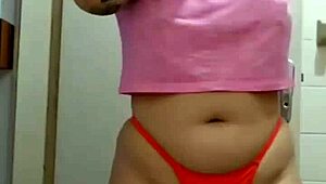 showing pepeka's pussy online with flashing fun 😏