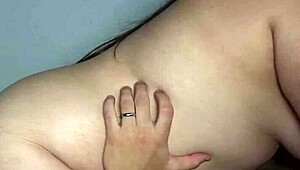 loira amarrada aguenta gancho anal bruto com dor intensa.