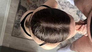 Γεια, ο φίλος του συγκάτοικου μου με έκανε σκληρά στην κουζίνα!