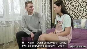 Teen Cantik Gapes Slit Ketat dan Kehilangan Virginity Sekarang!