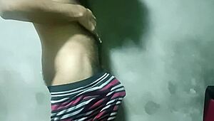 me desvisto y me pajeo con mi big cock solo 😏 tengo buena pinga para ti homemade