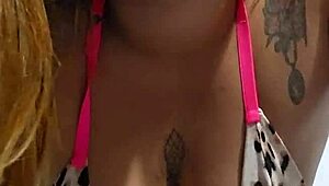 Eu saio com essa sainha na rua pra chamar aten��o dos coroa que gostam de bancar novinha