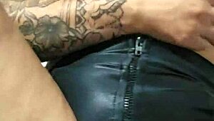 Eu saio com essa sainha na rua pra chamar aten��o dos coroa que gostam de bancar novinha