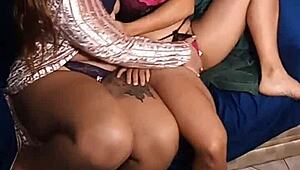 chupando os peitões da magrinha