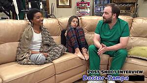 Aria Nicole传教士位导尿管插入呻吟不止