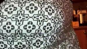 she dances and shakes her big ass