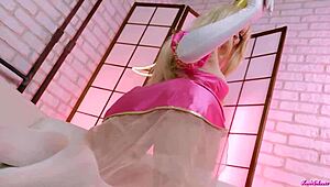 เฮ้ย เจ้าหญิงพีช รอควยมาริโอแบบนี้เหรอ? เลอาห์ มีโอว์ แสดงก้นคอสเพลย์ให้ดูสิ!