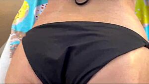 Pool-Spaß mit Stiefmama und ihrer besten Freundin 😘