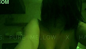 Maxine X Deepthroats Fat Dildo in Solo Show