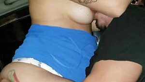 Parejita se calienta y follan en el uber