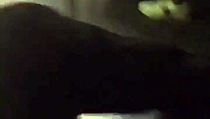 哇，今天看到这个大屁股女孩在火车上骑 🚂