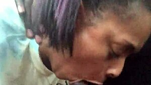 Μαύρη καριόλα πνίγεται σε monster πούτσο σε public πίπα αυτοκινήτου!