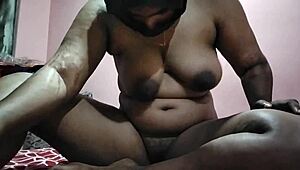 Watch hot bhabhi remove saree for sexy chudai.