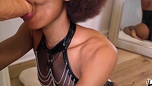 เธอฉลองฤดูร้อนด้วยการเต้นสวยและเป่าด้วยน้ำเงี่ยนในปาก