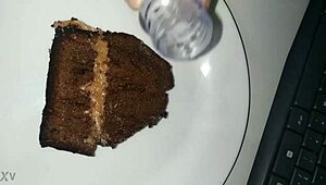 Bolo with creamy topping surprise