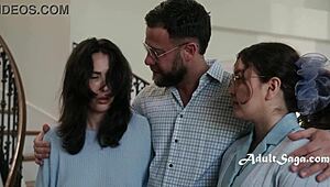 หญิงตั้งครรภ์ ใครจะรู้ว่าความปรารถนาแม่ของเธอจะนำไปสู่การร่วมเพศกลุ่มแบบบ้าคลั่งในช่วงคลอด!