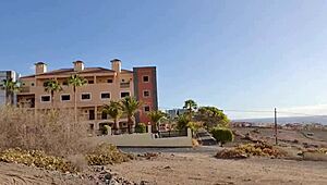 public pissing teen gives risky blowjob on camping to boyfriend