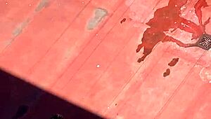 Vecinas tomando sol en la terraza parte 4