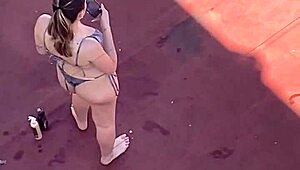 Vecinas tomando sol en la terraza parte 4