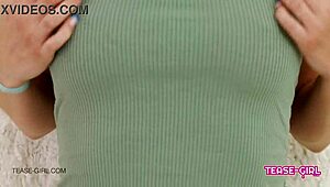 Wow, táto 18+ tínedžerka svieti v sólovom interview na gauči s brunetkovým šarmom