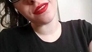 Pogledaj ovu analnu kučku kako moli za dominaciju gospodarice u ruž ruž ruž ruž POV uputama!